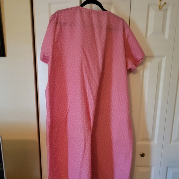 Robe - Picture 2 of 4